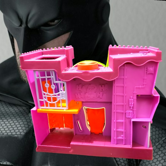 Fisher-Price Imaginext 2009 DC Super Friends The Joker's Fun House Playset Only - Picture 2 of 7